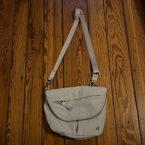 Lululemon light grey synthetic material bag
